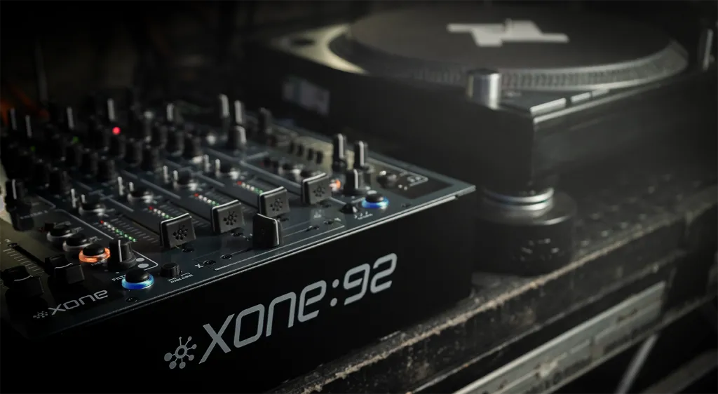 Xone-92-Fabric-05.webp